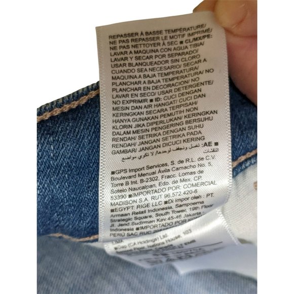 Womens Old Navy Rockstar Mid-Rise Distressed Embroidered Floral Capri Jeans Sz 6 - Picture 14 of 14